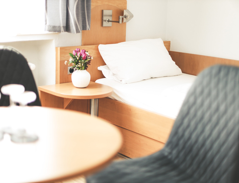 Single room with desk